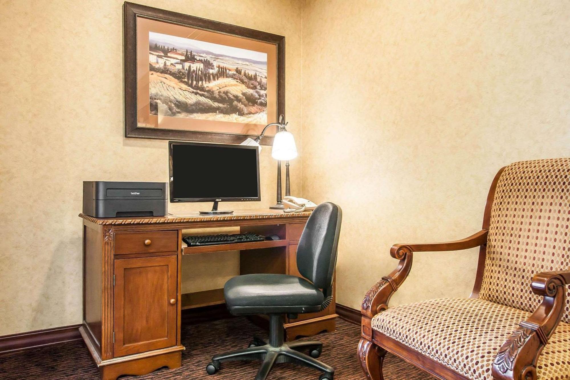 Comfort Inn & Suites Mcminnville Wine Country Экстерьер фото